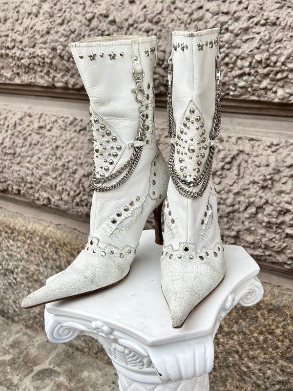 Chain and studs adorned pointy Leather heels Zu verkaufen – Bild 2